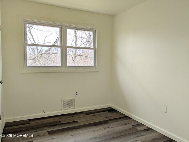 Building Photo - 77 Leroy Pl