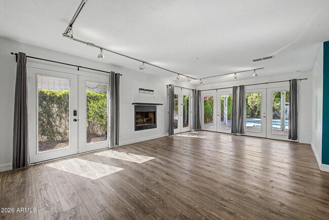 Building Photo - 6732 E 6th St