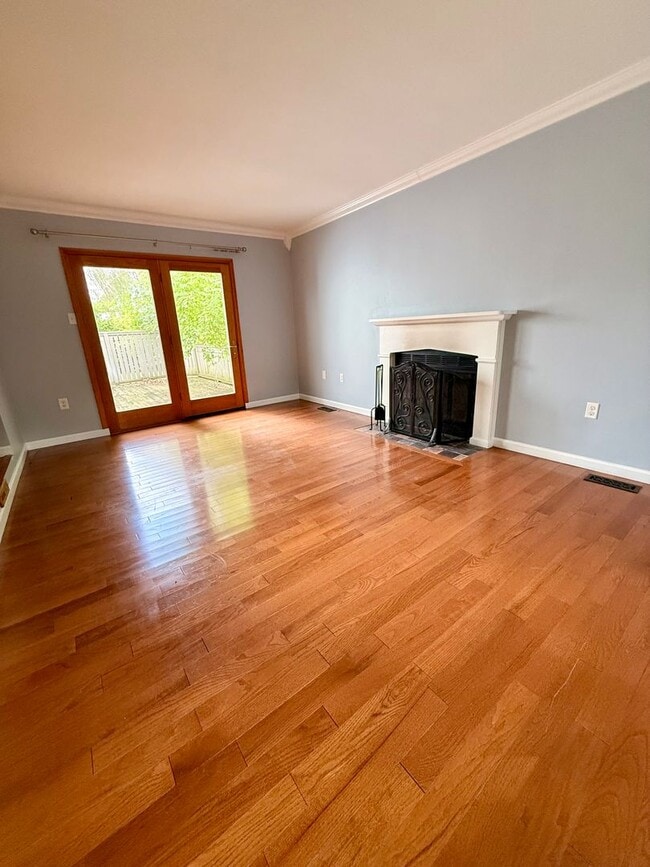 Building Photo - Welcome to Delaplane Manor!!!!