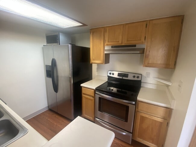 Building Photo - Charming Condo with a Loft!