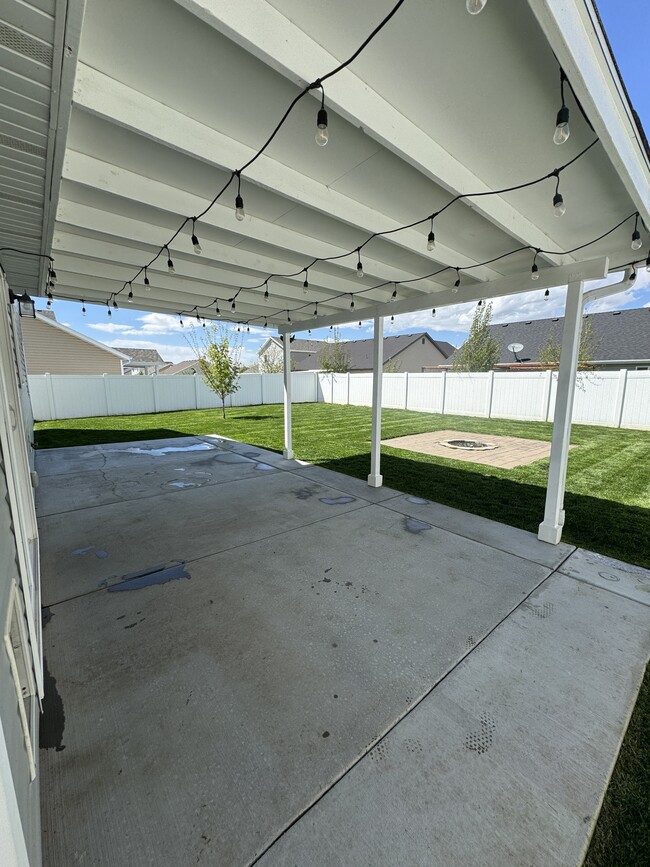 Outdoor patio - 310 W Leann Way