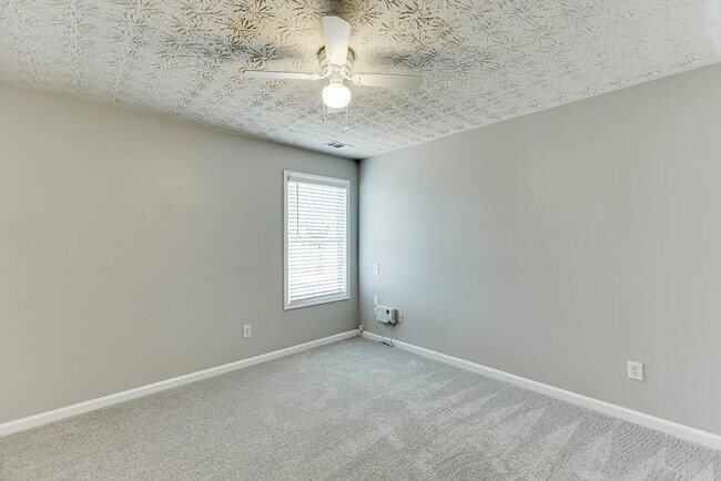 Building Photo - 678 Clairidge Elm Trail SW