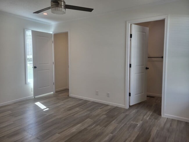 Building Photo - 8 Drake Ln