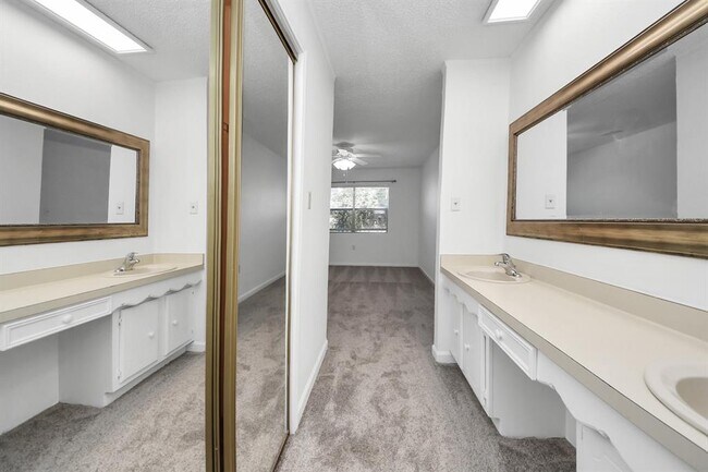 Building Photo - 129 Tarpon St