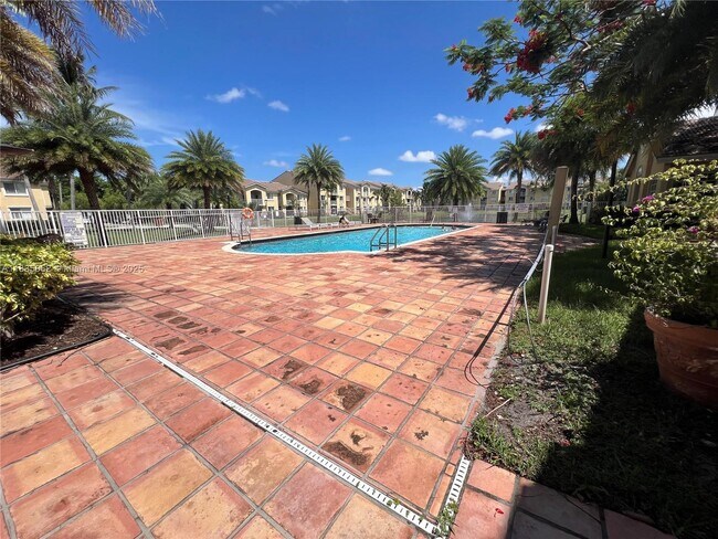 Building Photo - 2600 S University Dr