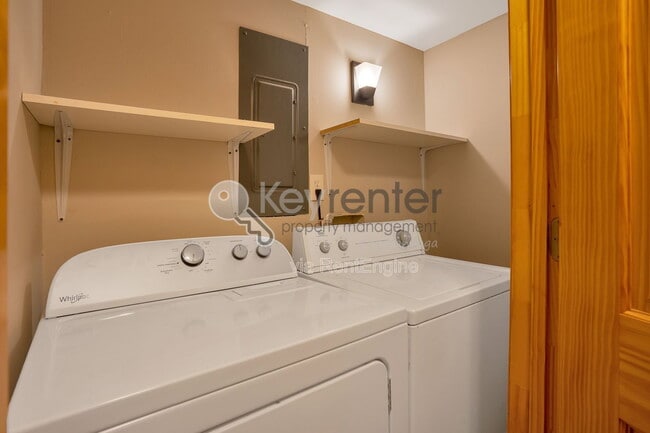 Building Photo - 1461 Palisades Rd