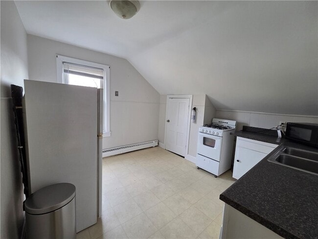 Building Photo - 292 Pleasant St