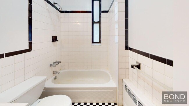 Building Photo - 415 E 73rd St