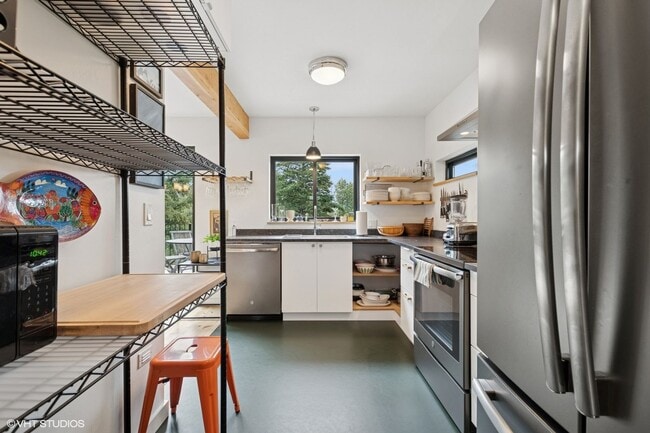Building Photo - Furnished 2 Bed 2 Bath Columbia Falls Home