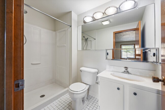 Building Photo - 64 Nutmeg Dr