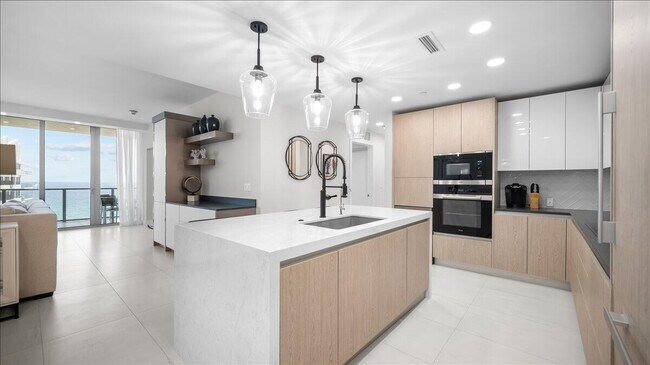 Building Photo - 3100 N Ocean Dr
