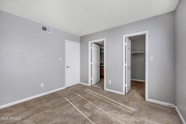 Building Photo - 1241 N 48th St