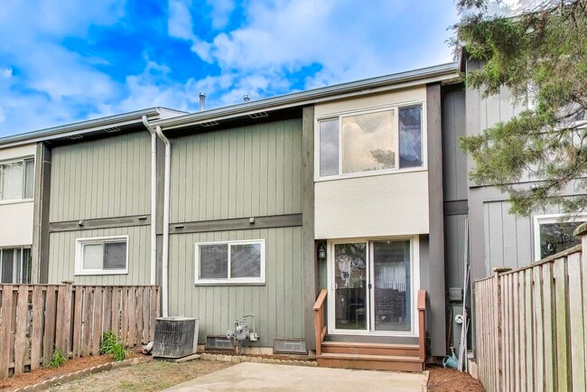 Building Photo - 281 Dupage Dr