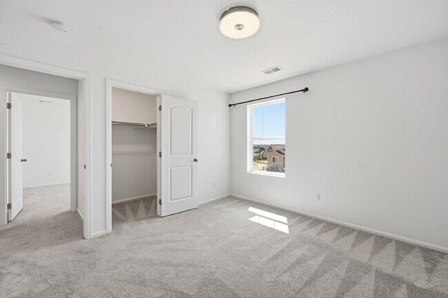 Building Photo - $2,940.95- 3-bed, 2.5 bath home in Aurora