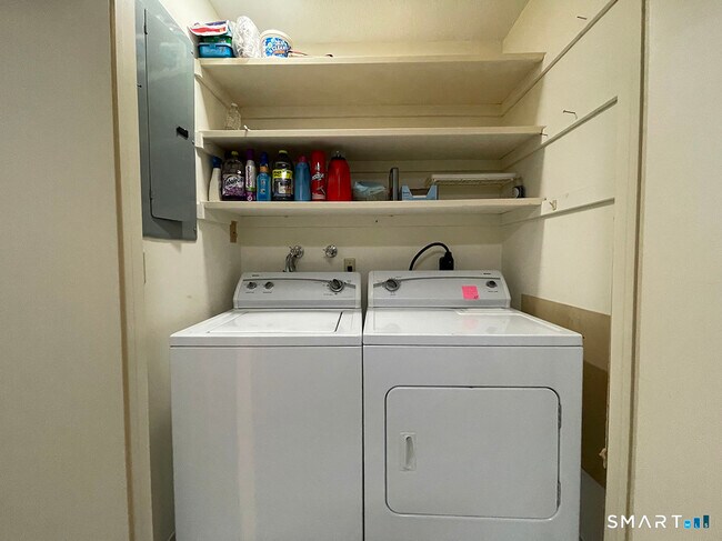 Building Photo - 6 Heritage Crest Dr