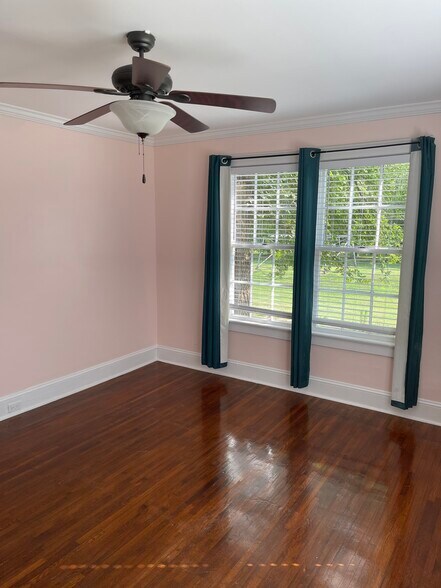 Building Photo - 425 Grandin Rd