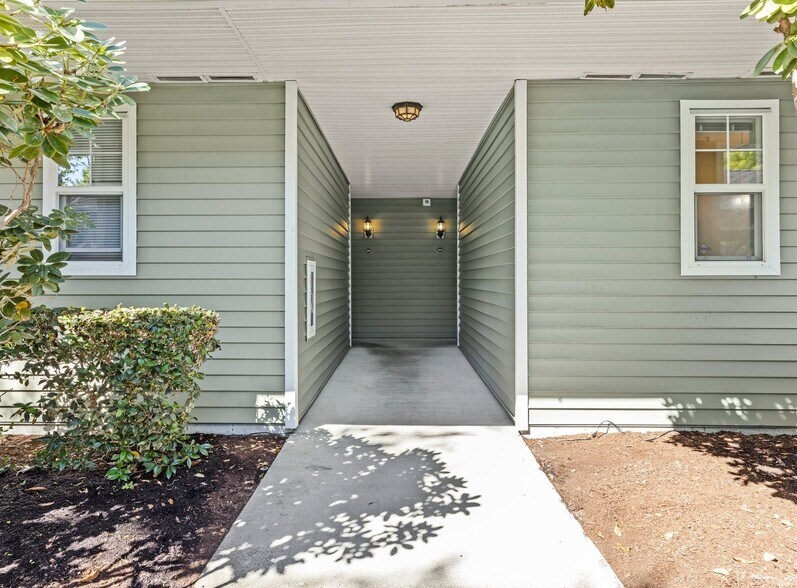 Private entryway only shared with one neighbor. Your unit is on the right side - 12712 Admiralty Way