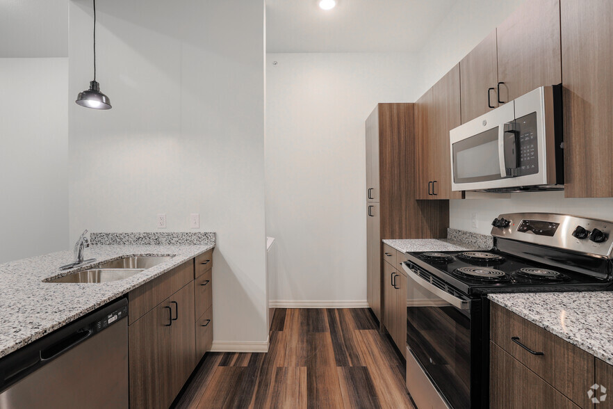 1BR, 1BA - 800SF - WIN Residences