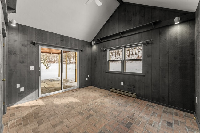 Building Photo - 52B Fuller Mountain Rd