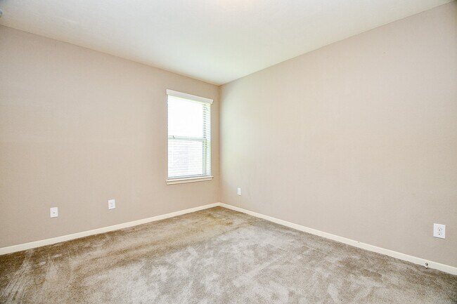 Building Photo - 2023 Manchester Crossing Dr