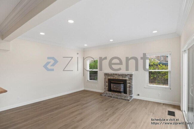 Building Photo - 2475 Canyon Lakes Dr