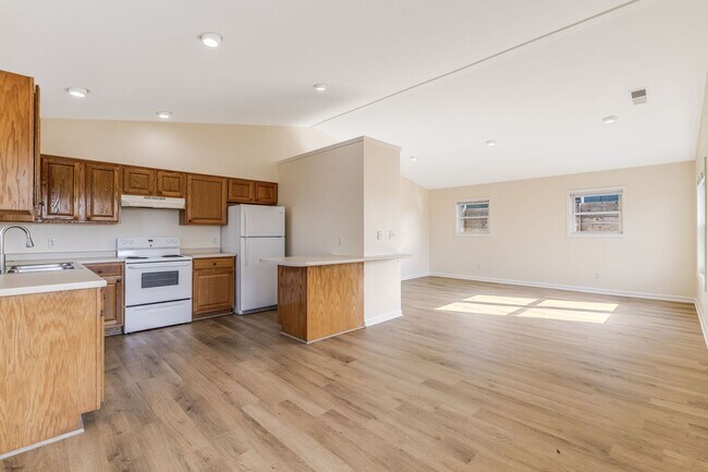 Building Photo - Newly-Updated 3-Bedroom Home in West Ashev...