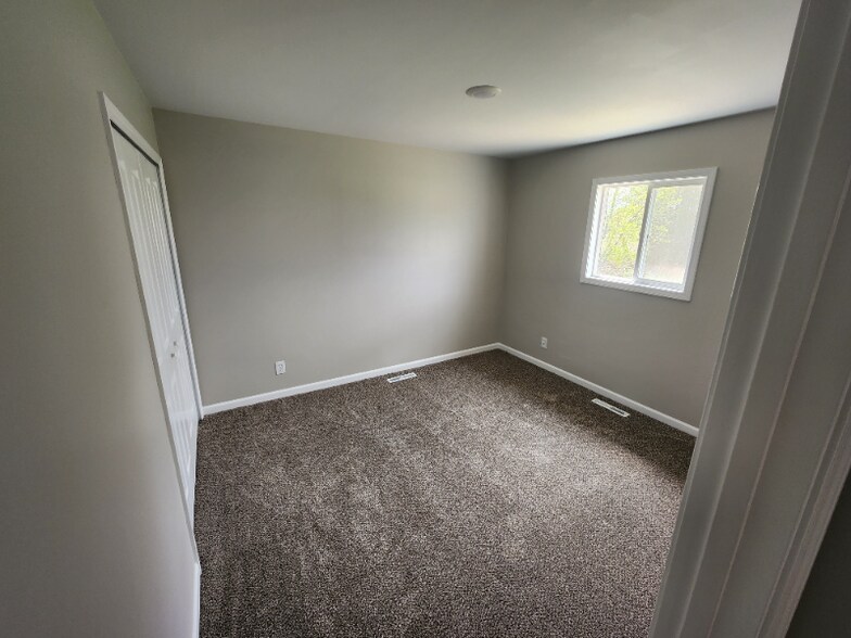 Building Photo - 6183 N Webster Rd