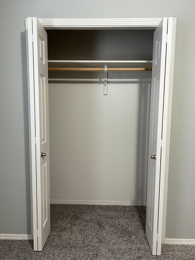 Building Photo - Modern Layout, Private Backyard, Prime Location |3 bed 2.5 bath Home in Nampa