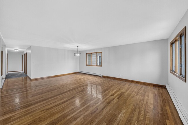 Building Photo - 612 72nd St