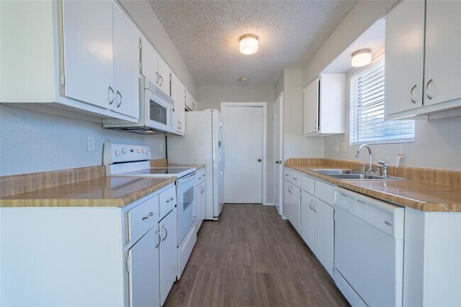 Building Photo - 601 Osage Dr