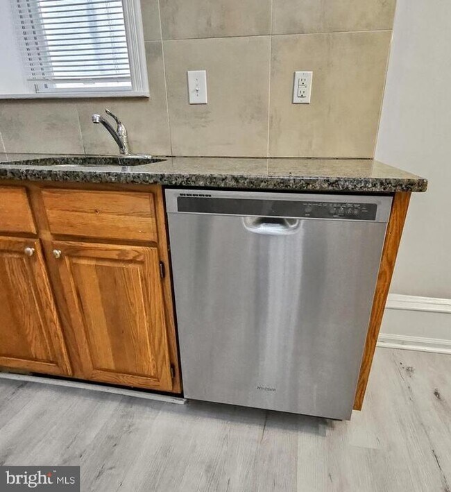 Building Photo - 637 N 32nd St