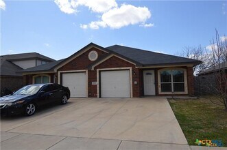 Building Photo - 303 Sladecek Dr