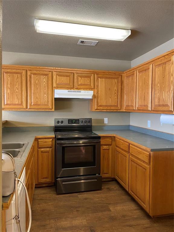 Building Photo - 10910 Shady Oaks Dr
