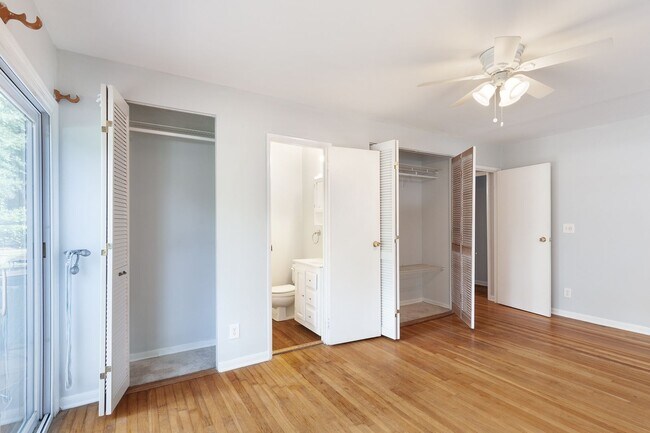 Building Photo - 3BR/2.5BA in Ideal Smyrna Location w/ Deck...