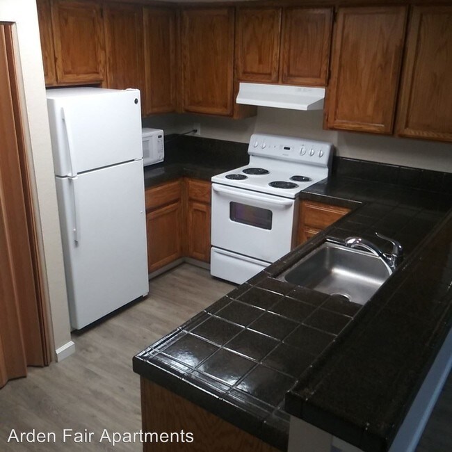 Building Photo - 2228 Royale Rd