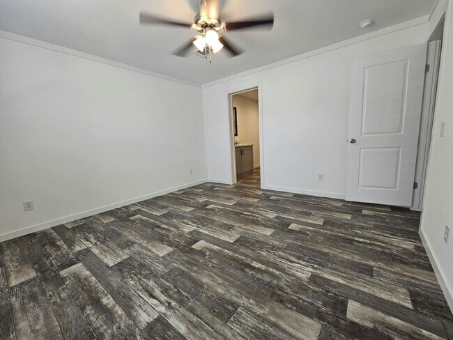 Building Photo - 6661 Hidden Oaks Dr