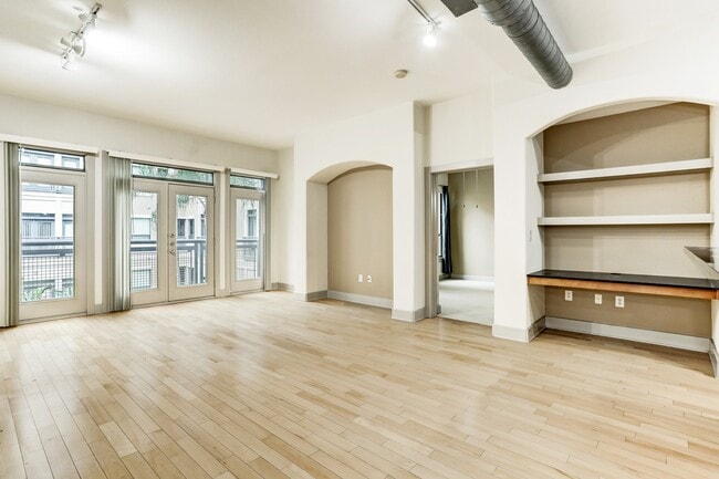 Building Photo - 1901 Post Oak Blvd