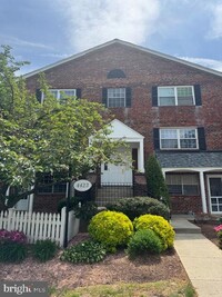 Building Photo - 4423 Romlon St