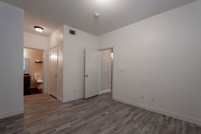 Building Photo - 9050 W Warm Springs Rd