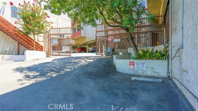 Building Photo - 1523 E Windsor Rd