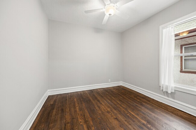 Building Photo - 434 N Pine Ave