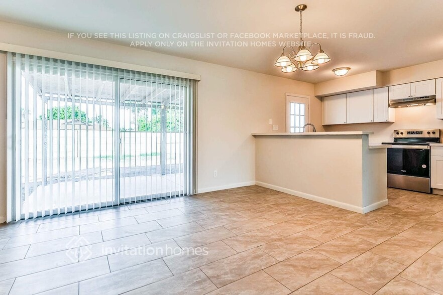 Building Photo - 4718 S Hazelton Ln