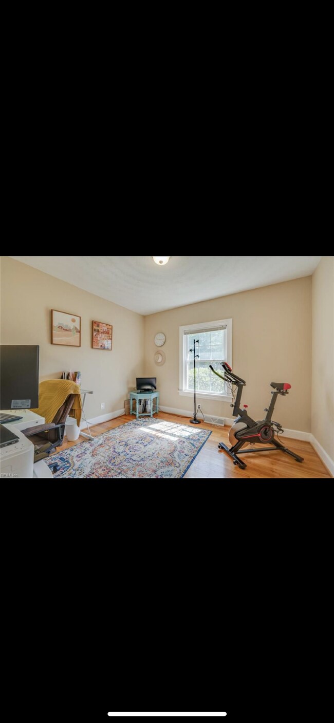 Building Photo - "Charming Single Family Home in Portsmouth – 1521 Sq Ft of Comfortable Living!"