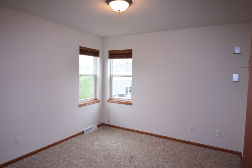 Building Photo - 9122 Ancient Oak Ln