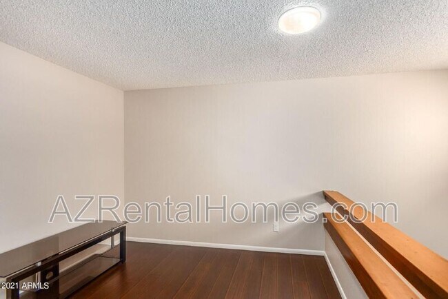 Building Photo - 746 E Morningside Dr