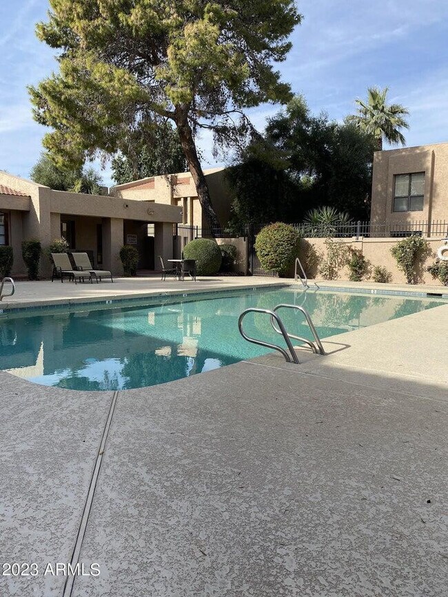 Building Photo - 3131 W Cochise Dr