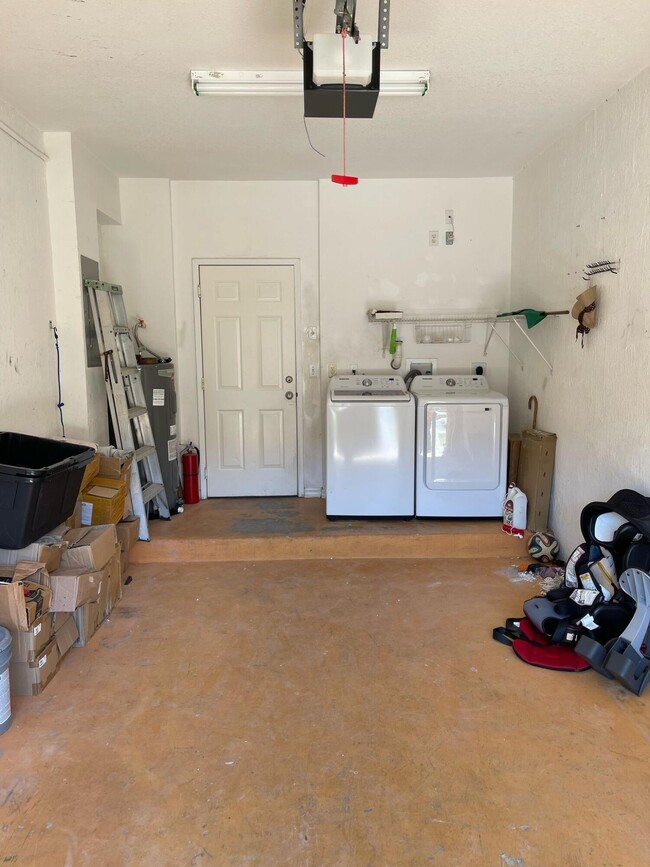 Building Photo - 4189 Crystal Lake Dr