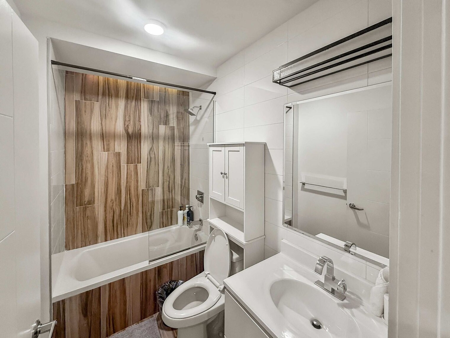 Building Photo - 236 W Thompson St