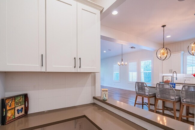 Building Photo - 3850 E Crittenden Ln