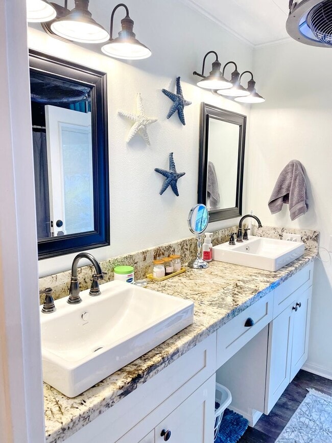 Building Photo - Wailuku Heights Executive Style 3Bed/2Bath Furnished Upstairs Home - Pool w/ cabanas - Most Utili...